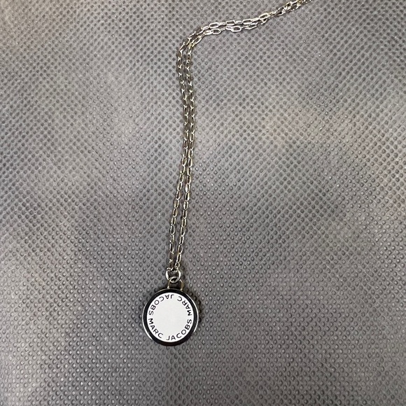 Marc by Marc Jacobs Silver White Disc Logo Pendant Necklace - Picture 5 of 5